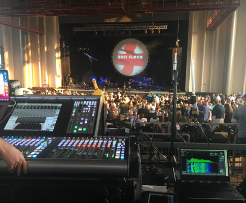 Brit Floyd乐队“The World's Greatest Pink Floyd Show”巡演，来自基于SSL L200调音台的声音